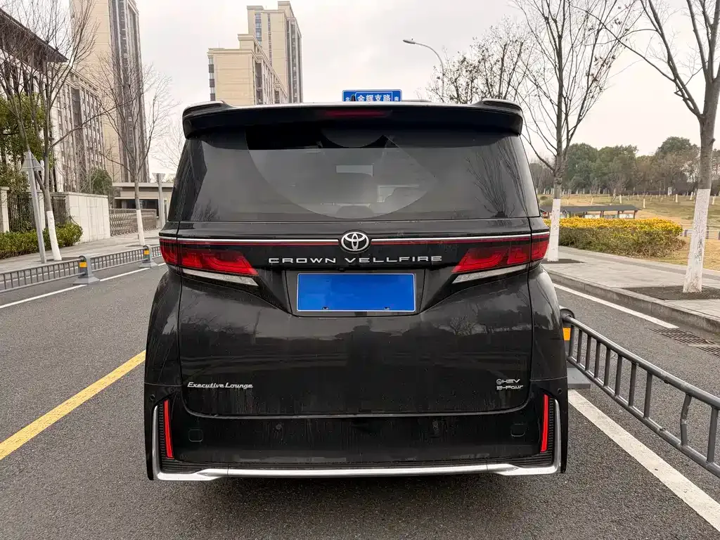 Toyota Vellfire — фото 7