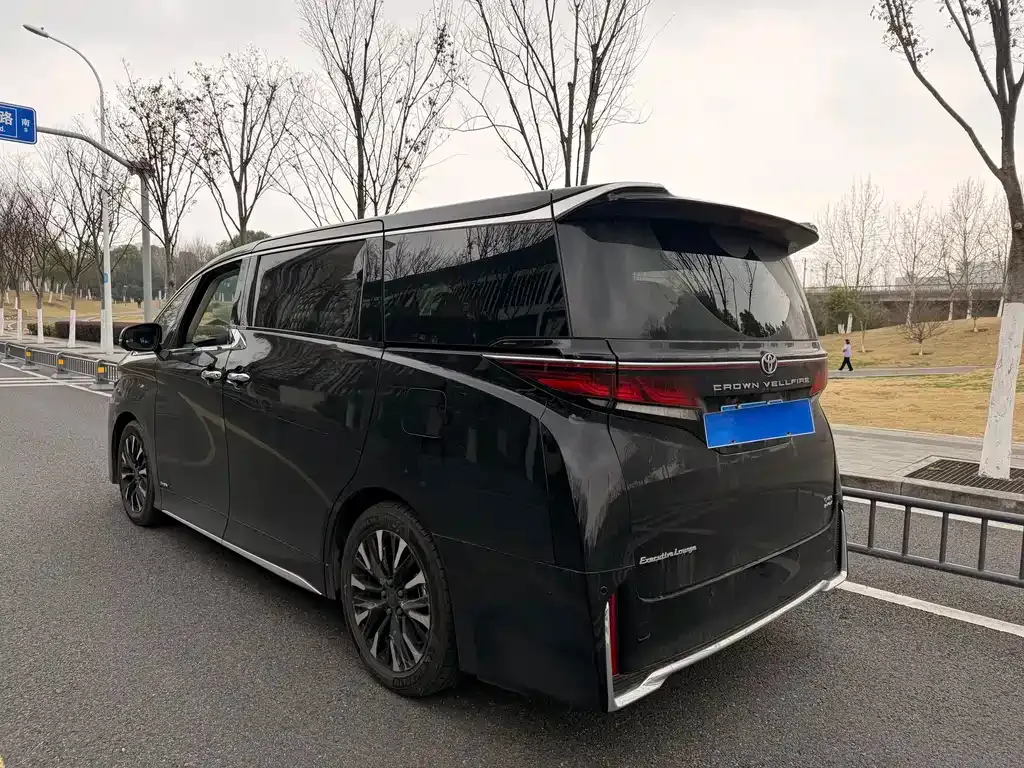 Toyota Vellfire — фото 6