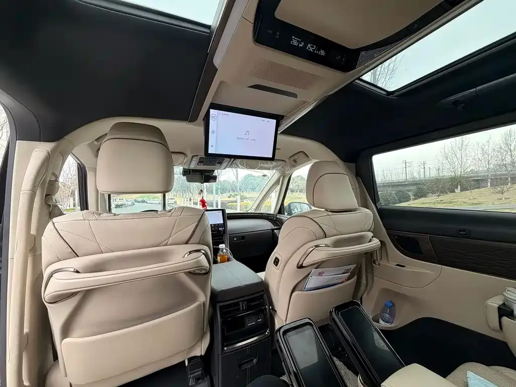 Toyota Vellfire — фото 10