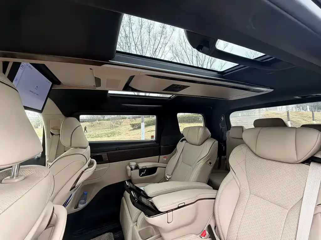 Toyota Vellfire — фото 2