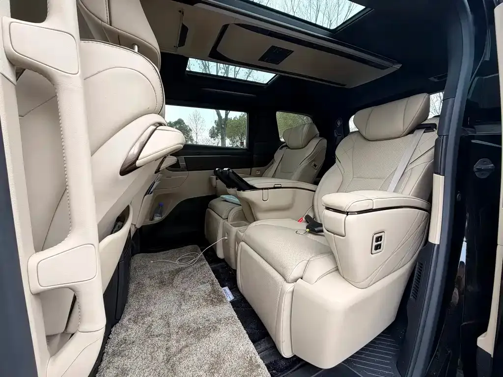 Toyota Vellfire — фото 5