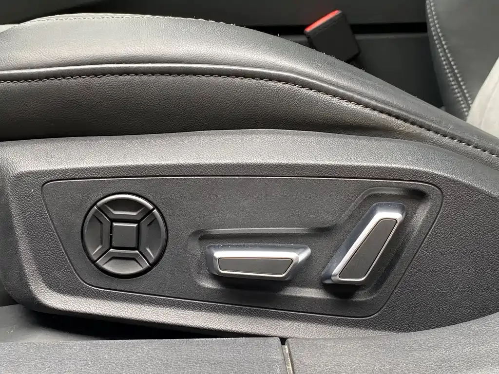 Audi A6L 2024 из CN, фото 6