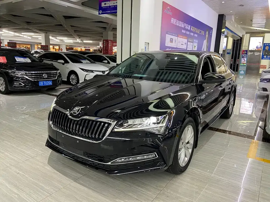 Skoda Superb — фото 1