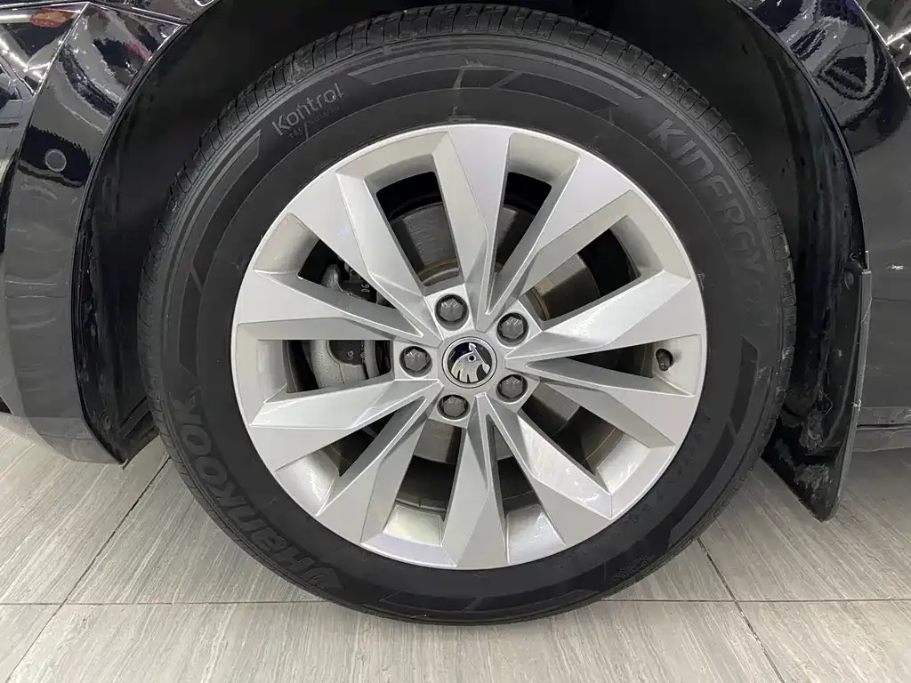 Skoda Superb — фото 6