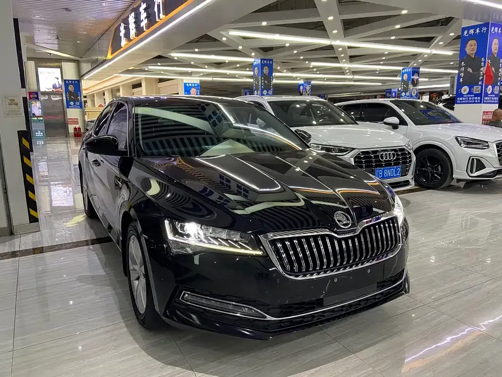 Skoda Superb — фото 10