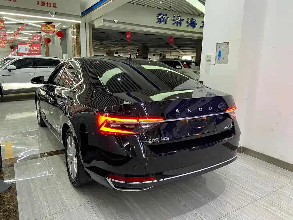 Skoda Superb — фото 7