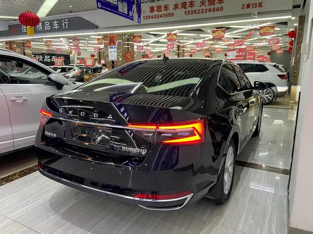 Skoda Superb — фото 9