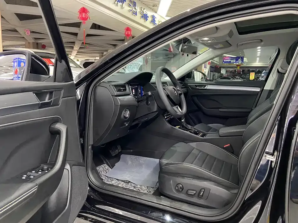 Skoda Superb — фото 2