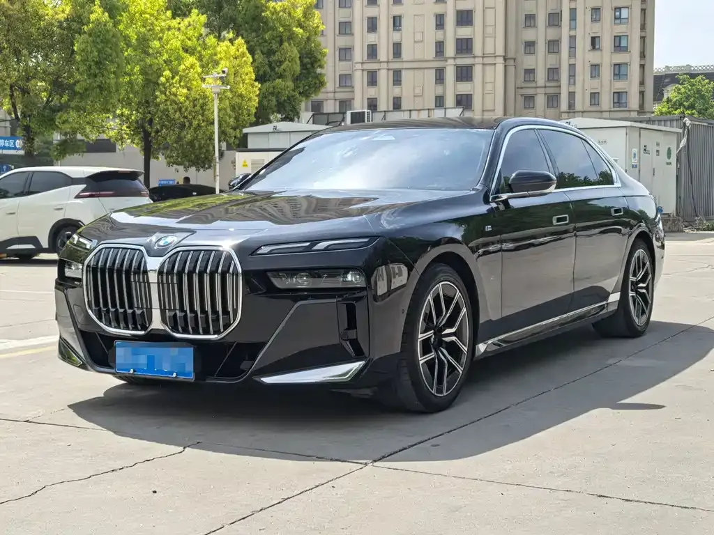 BMW 7 Series — фото 1