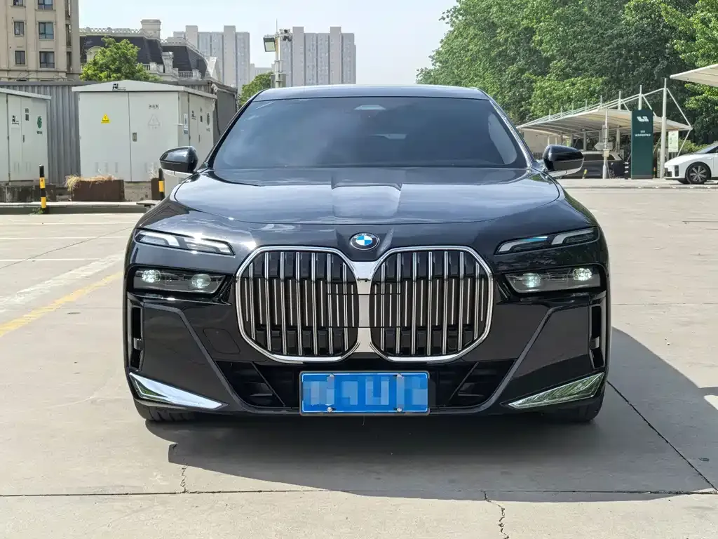 BMW 7 Series — фото 2