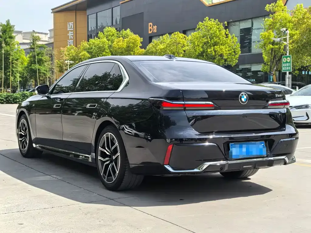 BMW 7 Series — фото 10