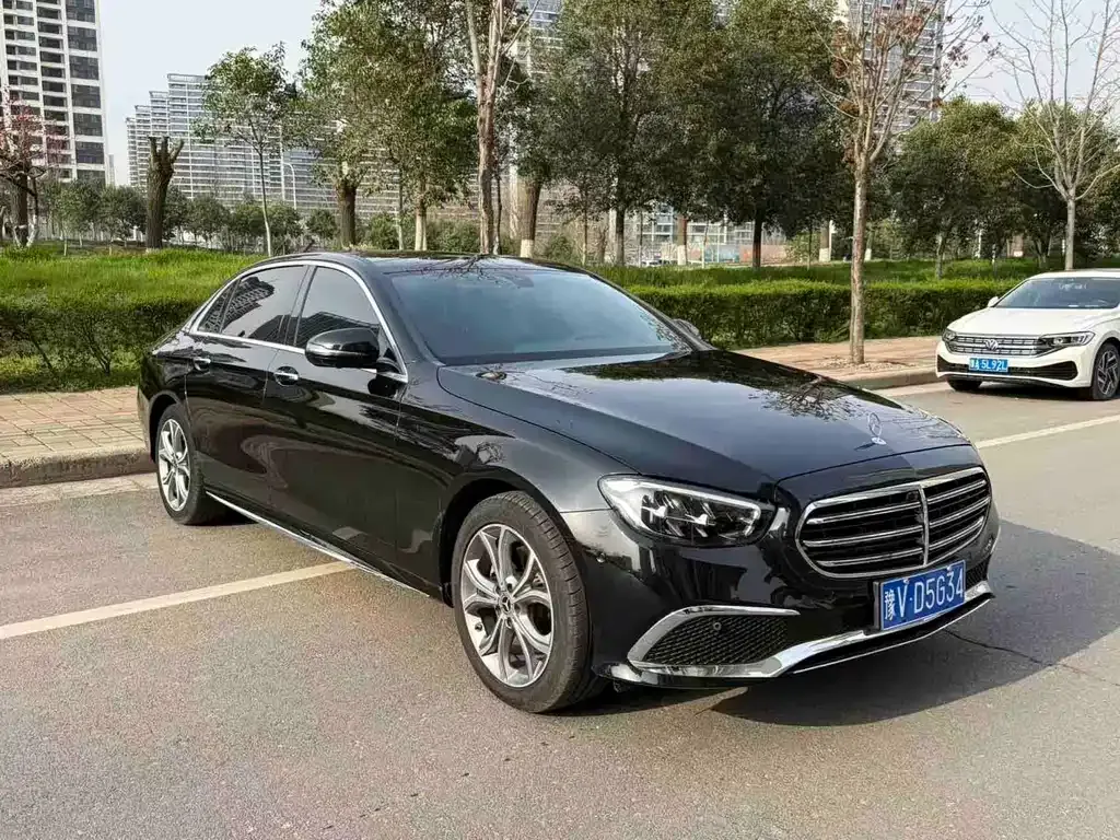 Mercedes-Benz E-Class — фото 1