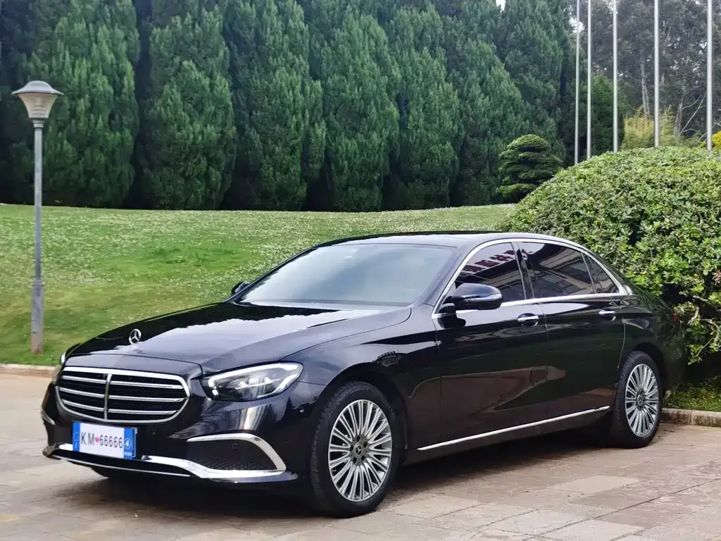 Mercedes-Benz E-Class — фото 1
