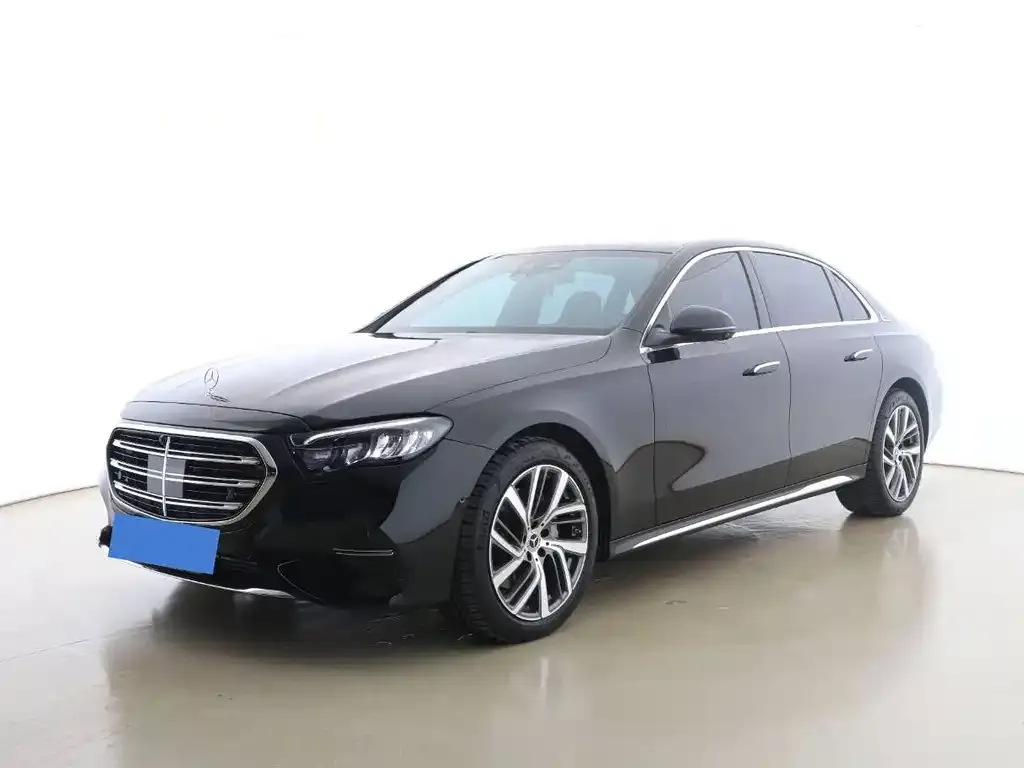 Mercedes-Benz E-Class — фото 1