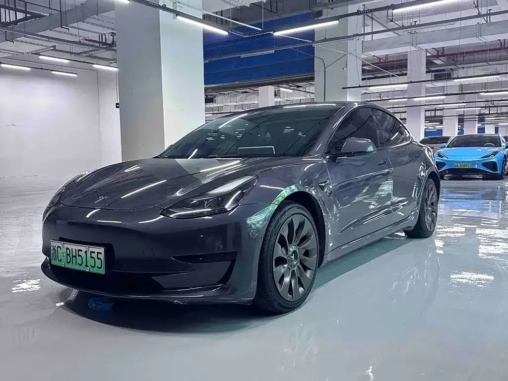 Tesla Model 3 — фото 1