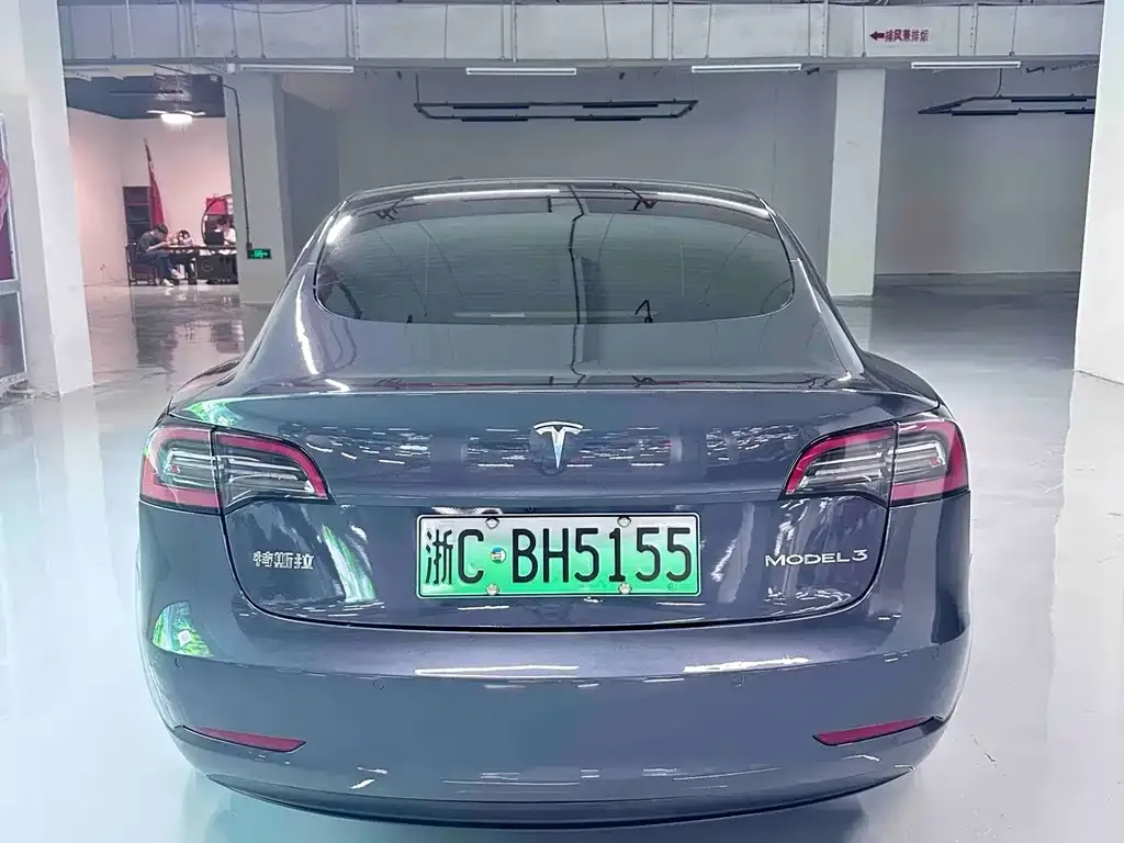 Tesla Model 3 — фото 4