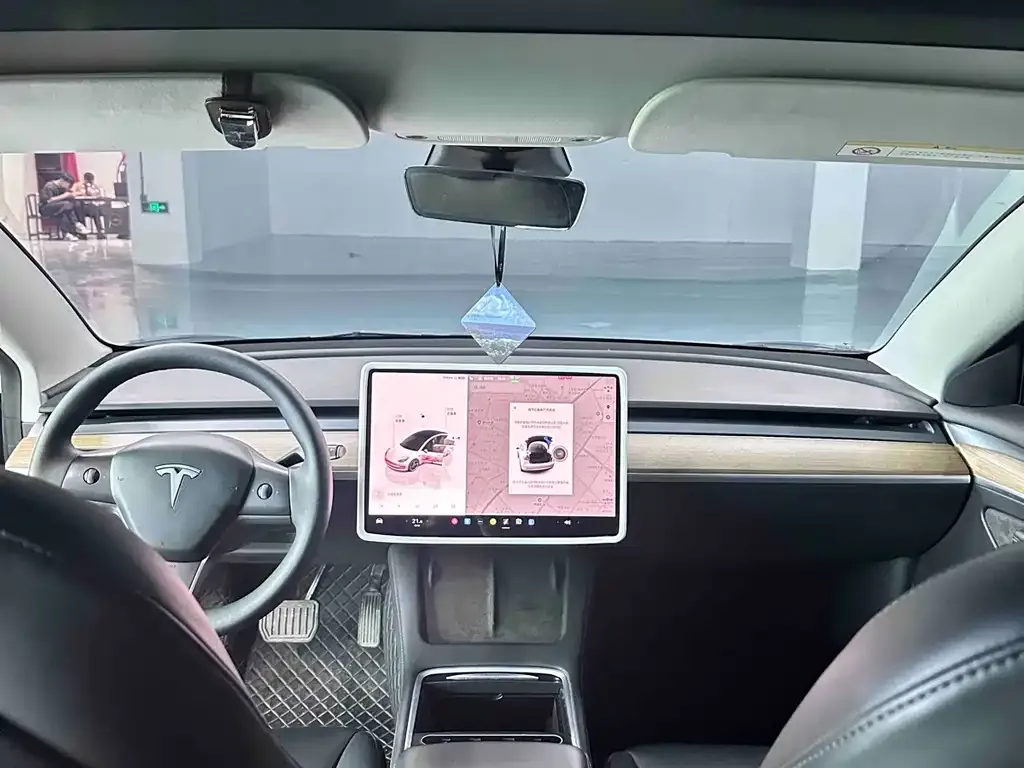 Tesla Model 3 — фото 2