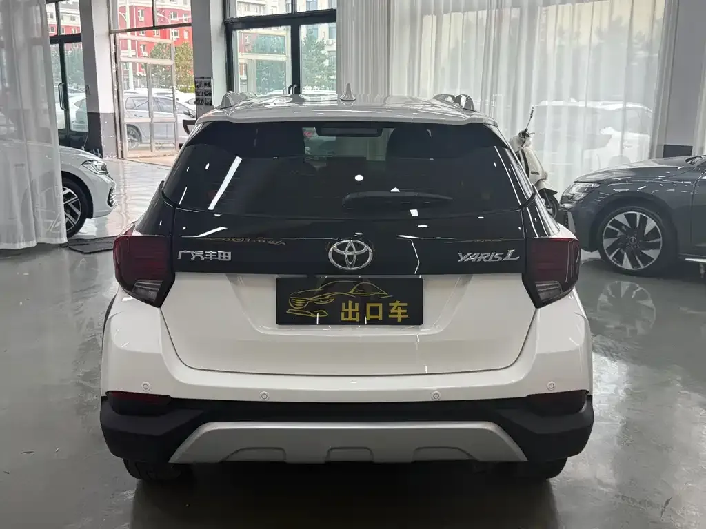 Toyota Yaris L — фото 5