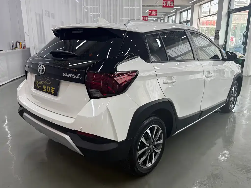 Toyota Yaris L — фото 3