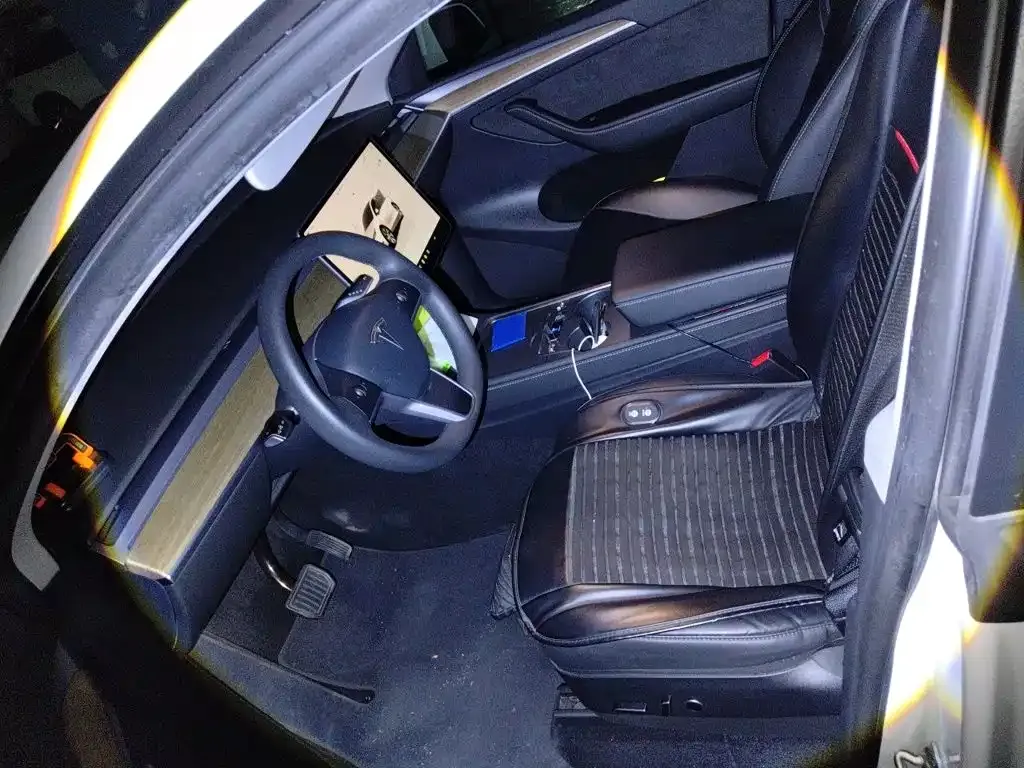 Tesla Model Y — фото 7