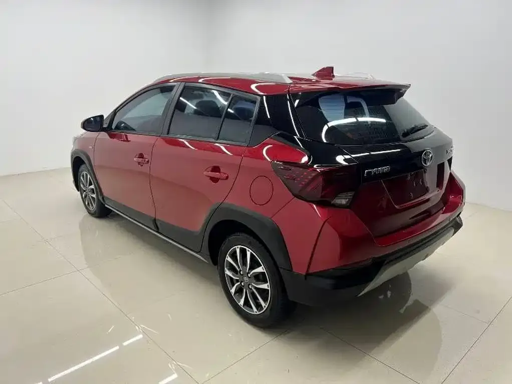 Toyota Yaris L — фото 5