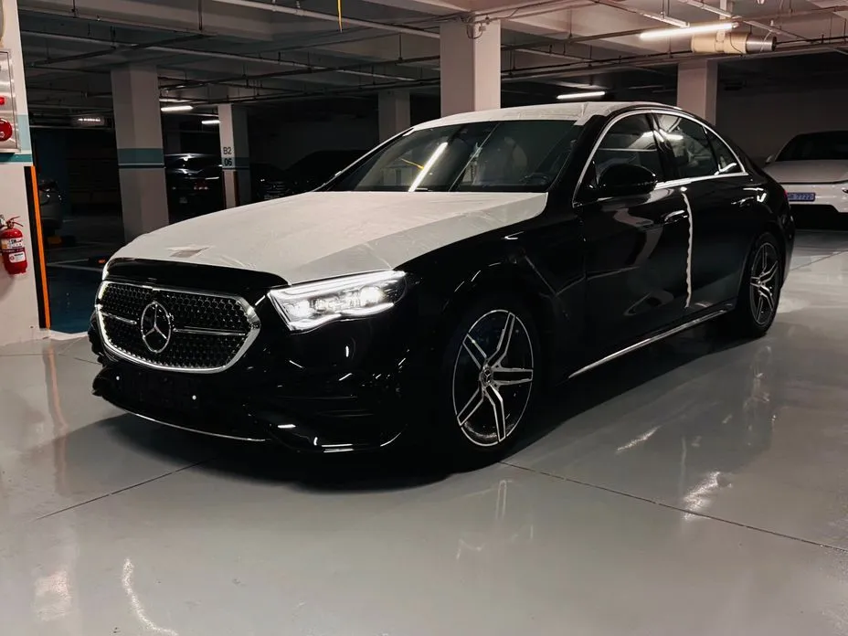 Mercedes-Benz E-Class — фото 1