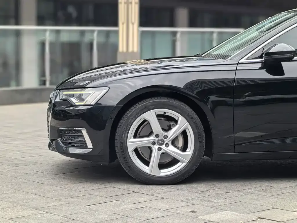 Audi A6L — фото 9