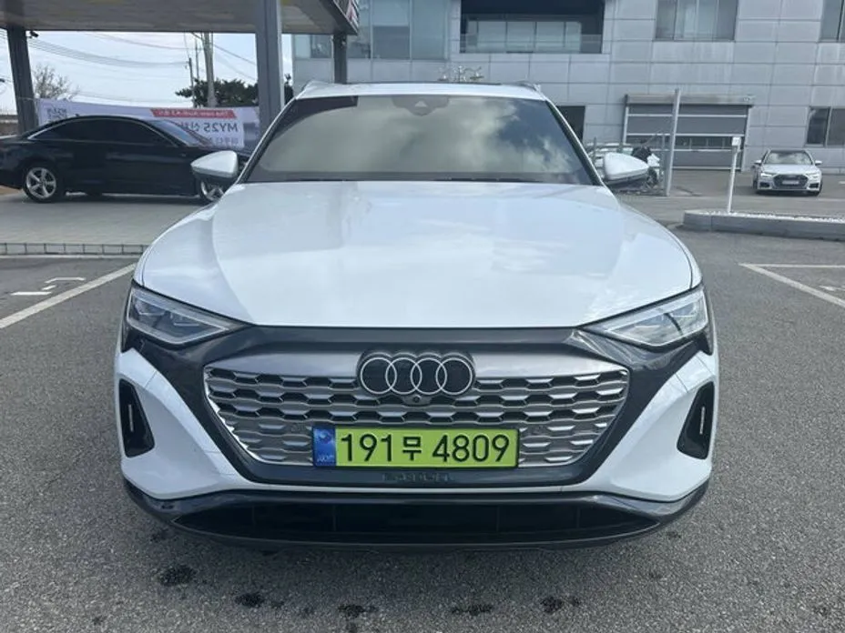 Audi Q8 e-tron — фото 10