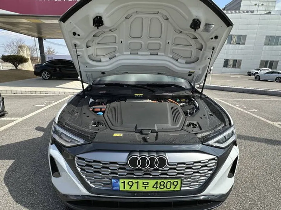 Audi Q8 e-tron — фото 9