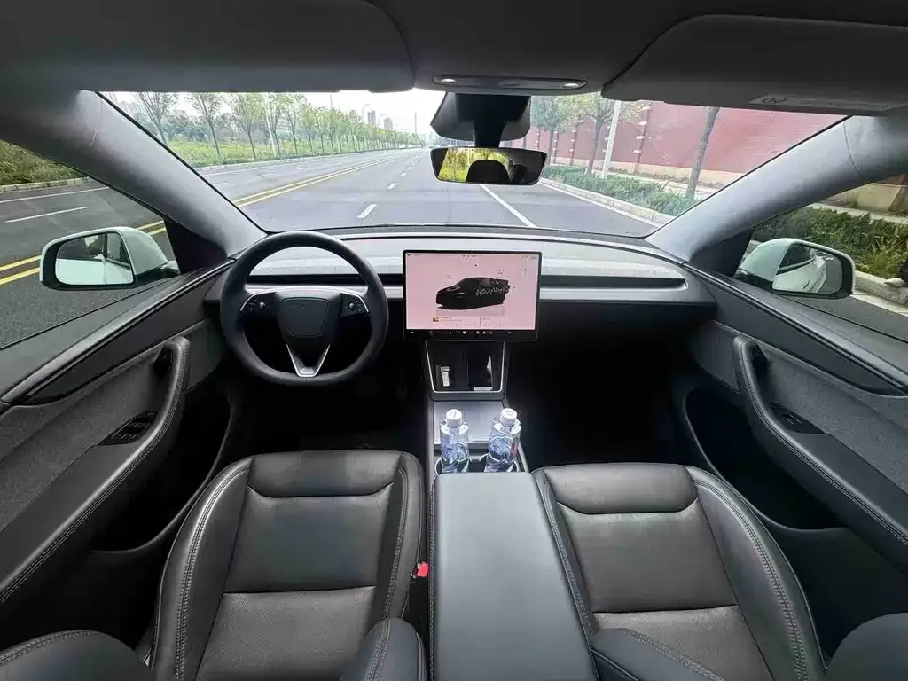 Tesla Model Y — фото 7