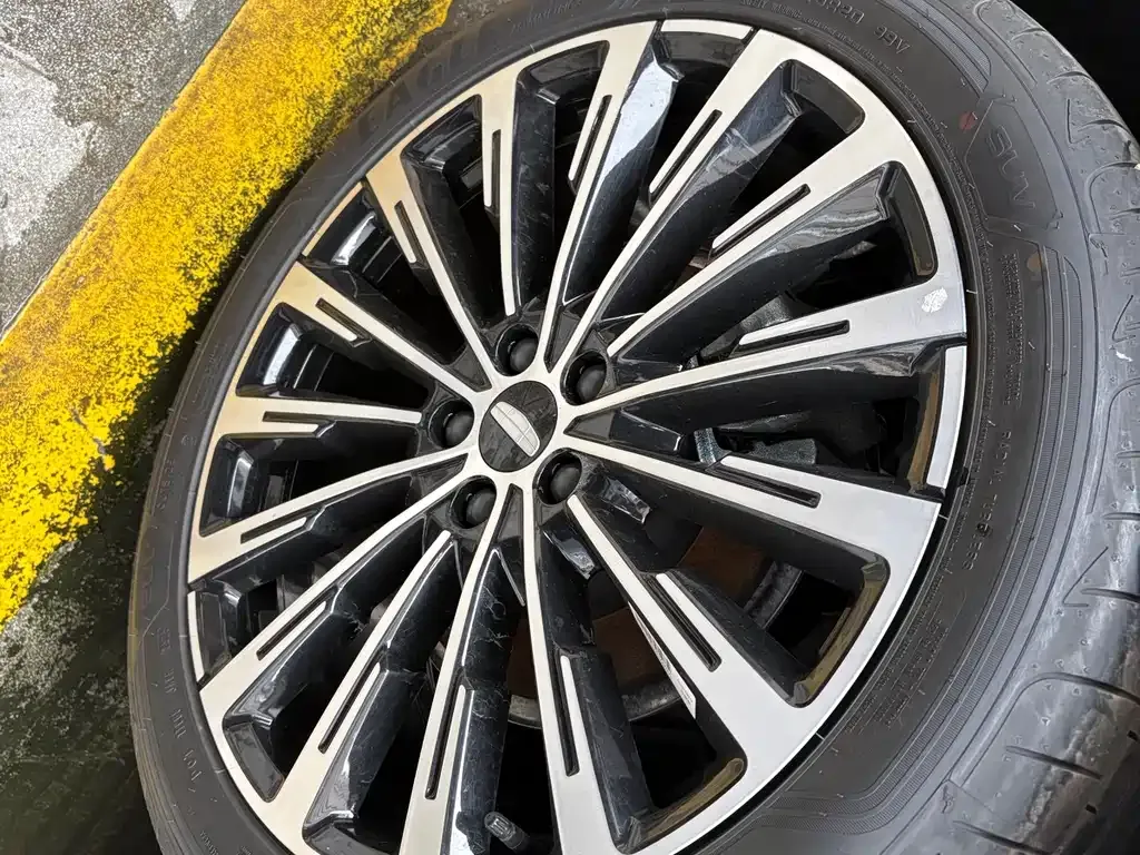Geely Xingyue L — фото 10
