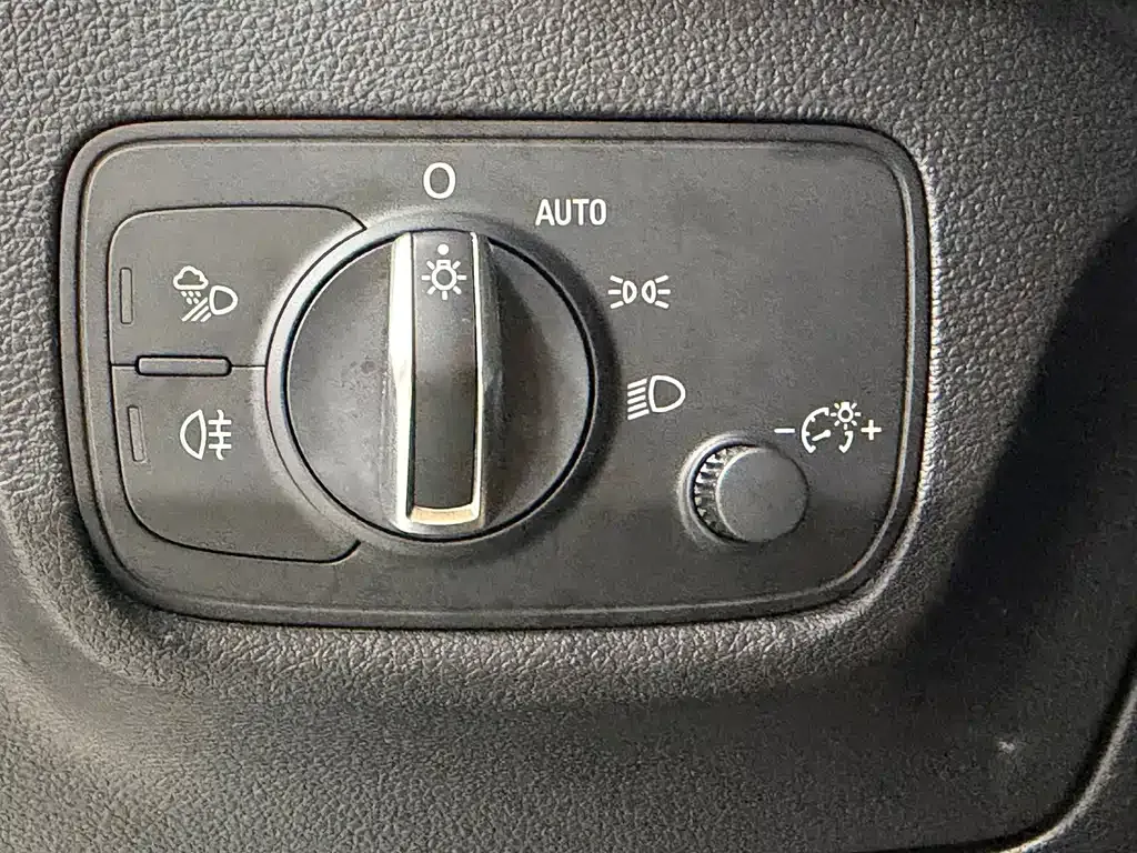 Audi Q2L — фото 10
