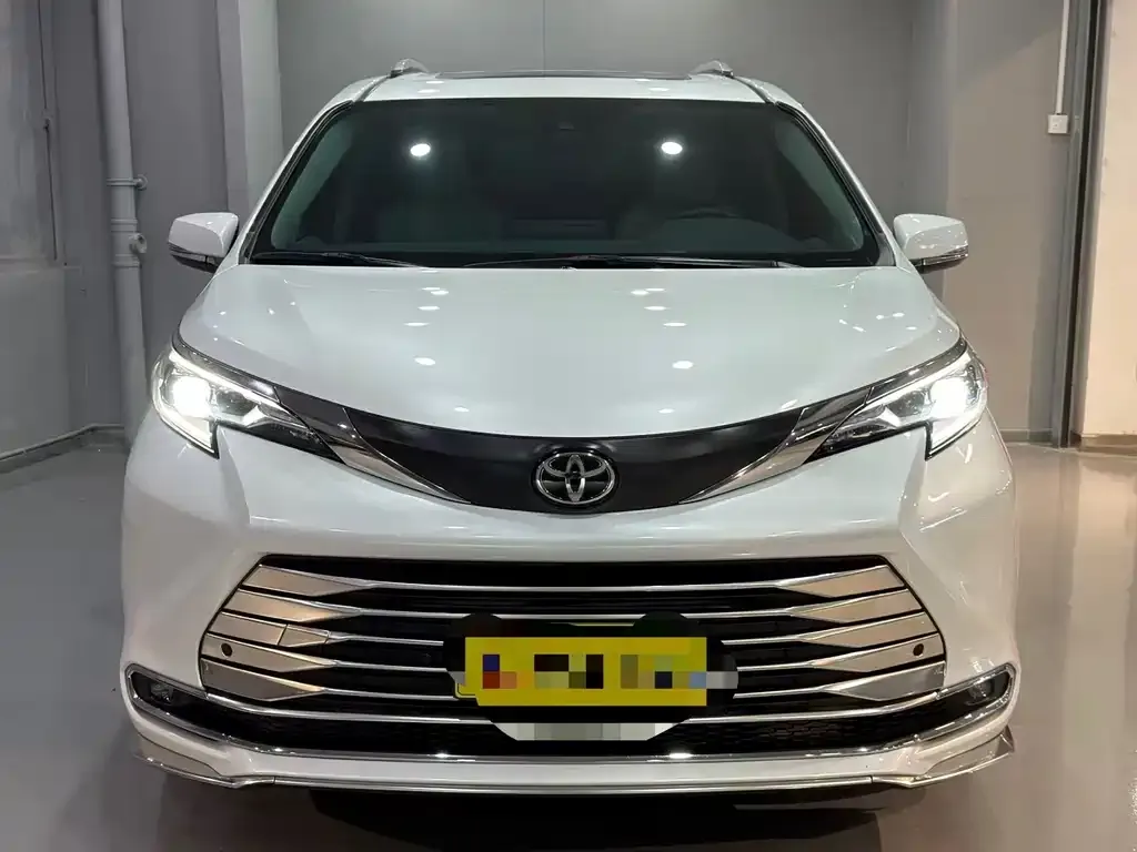 Toyota Sienna — фото 4