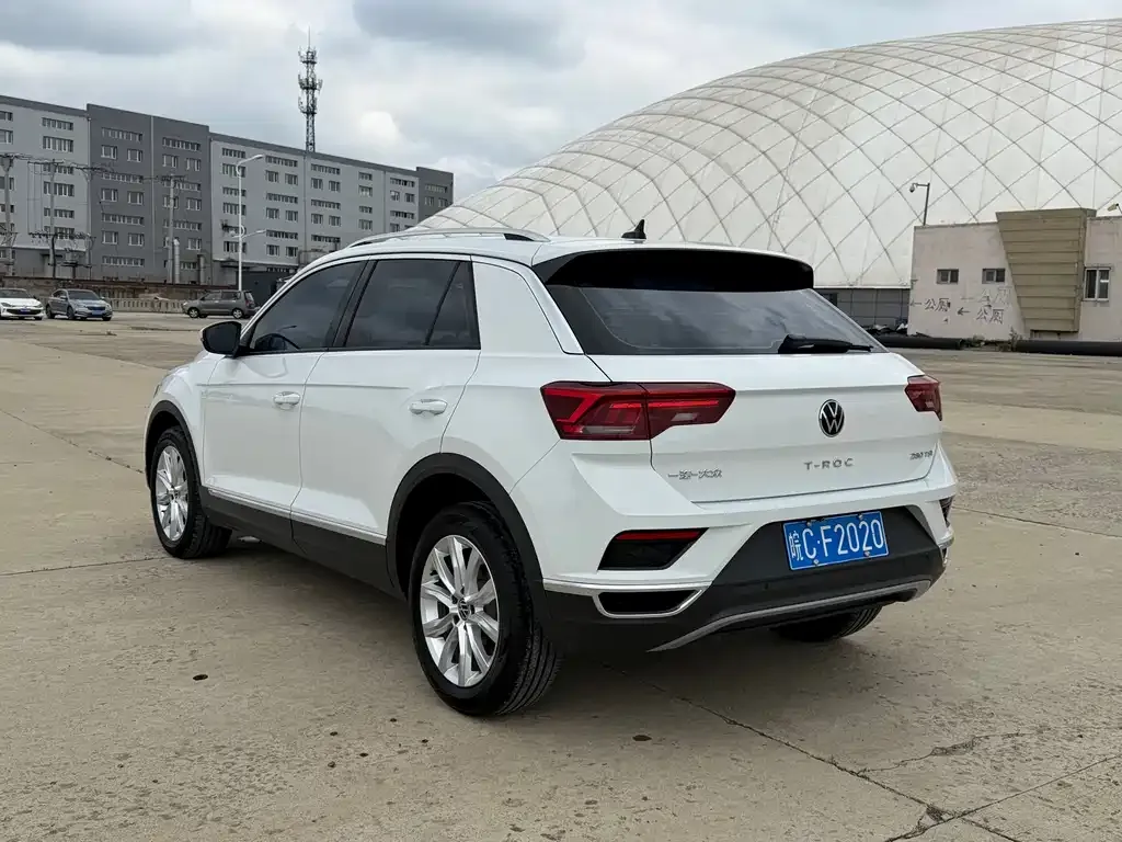 Volkswagen T-Roc — фото 9