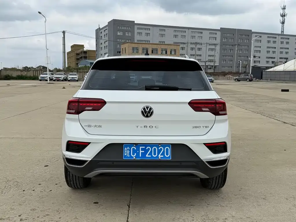Volkswagen T-Roc — фото 6