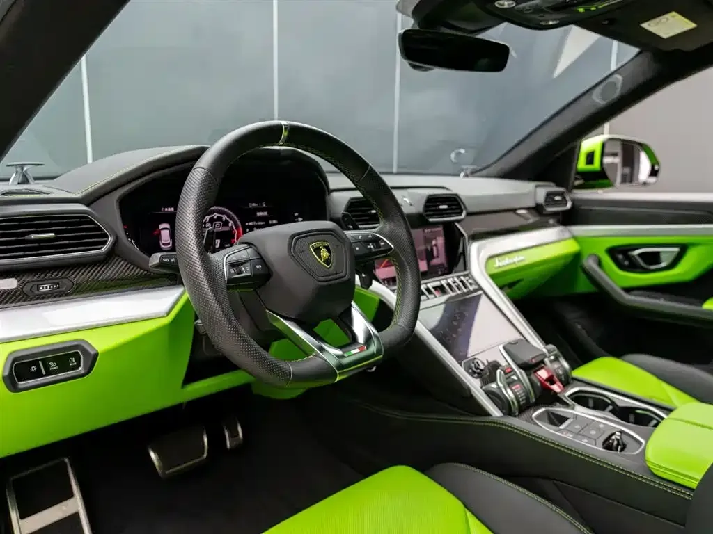 Lamborghini Urus — фото 8