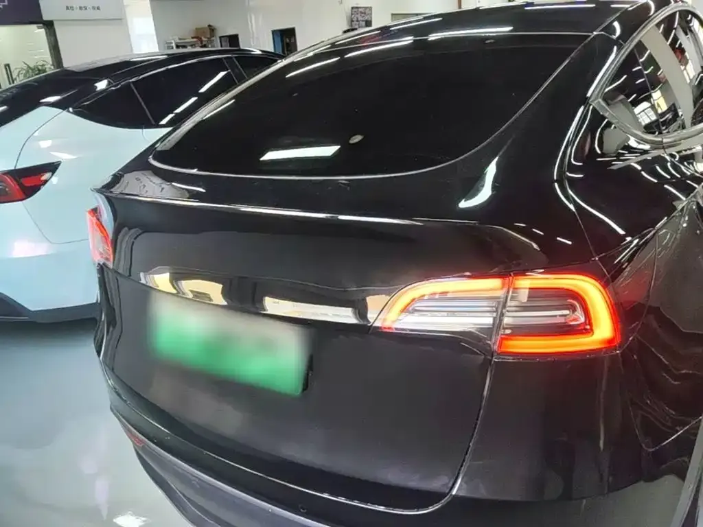 Tesla Model Y — фото 9