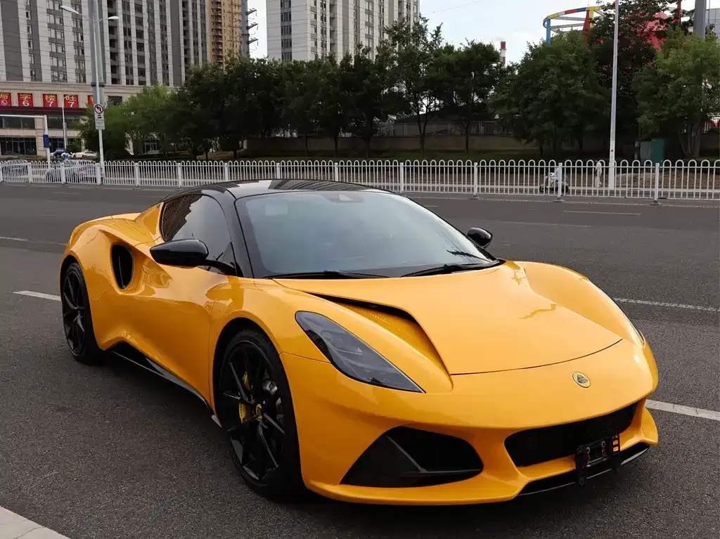 Lotus Emira — фото 1