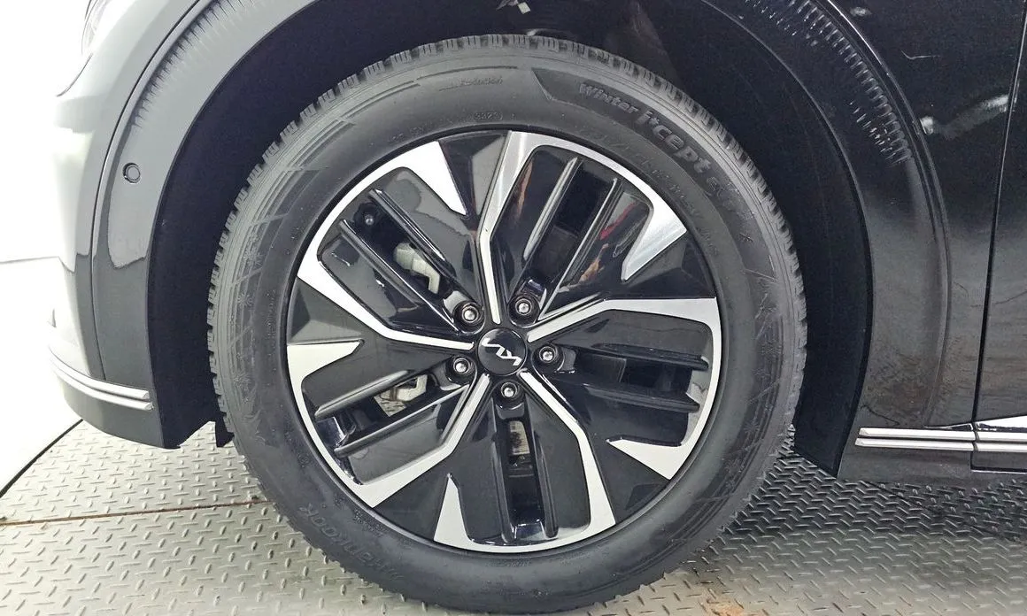 Kia EV6 — фото 10