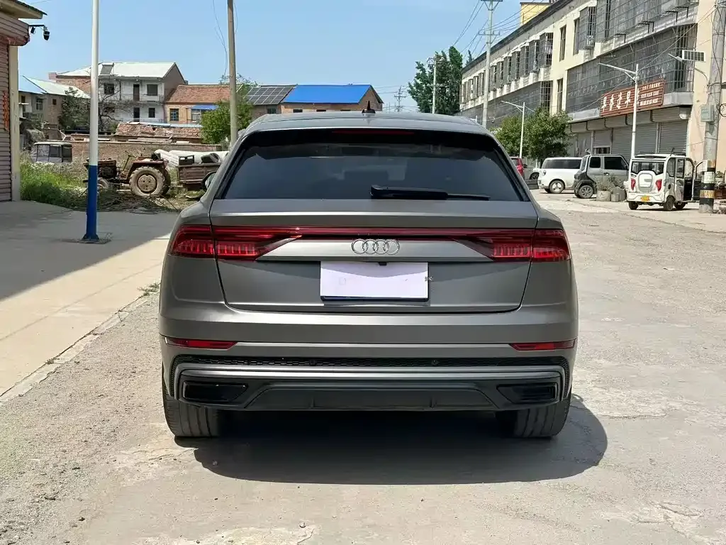 Audi Q8 2021 из CN, фото 2