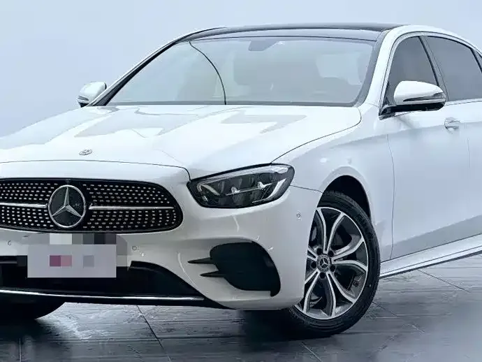 Mercedes-Benz E-Class — фото 1