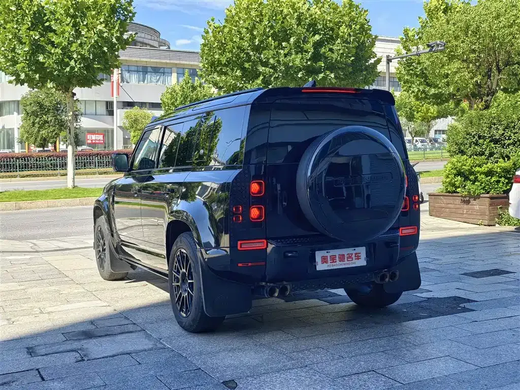 Land Rover Defender — фото 10