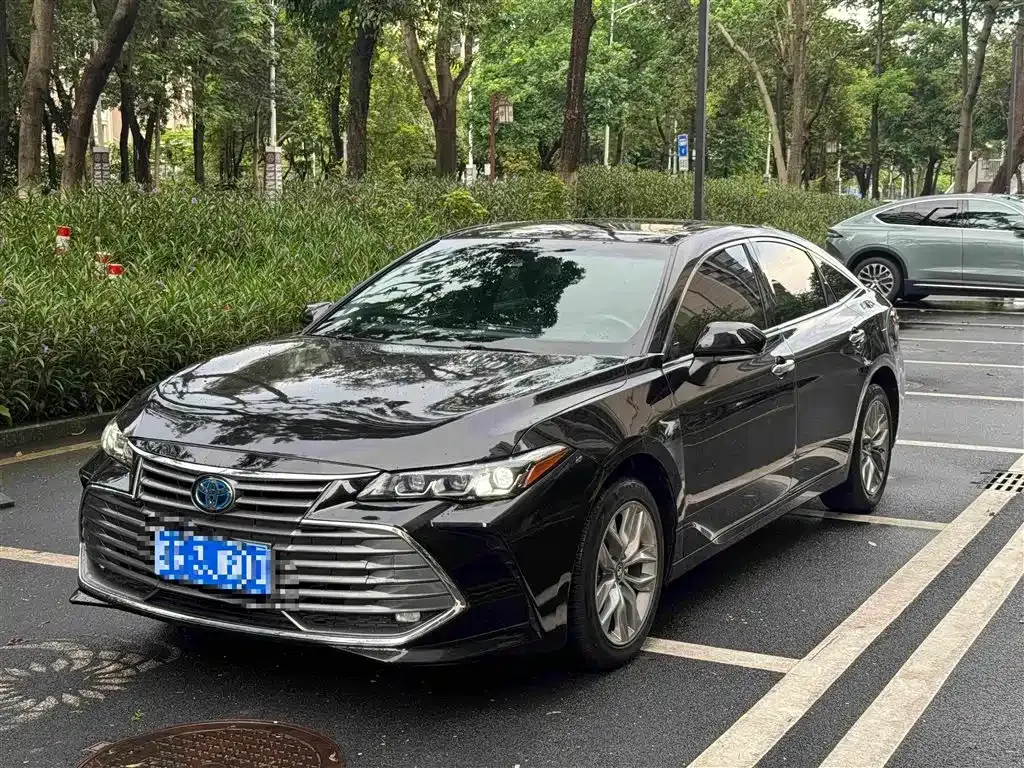 Toyota Avalon — фото 1