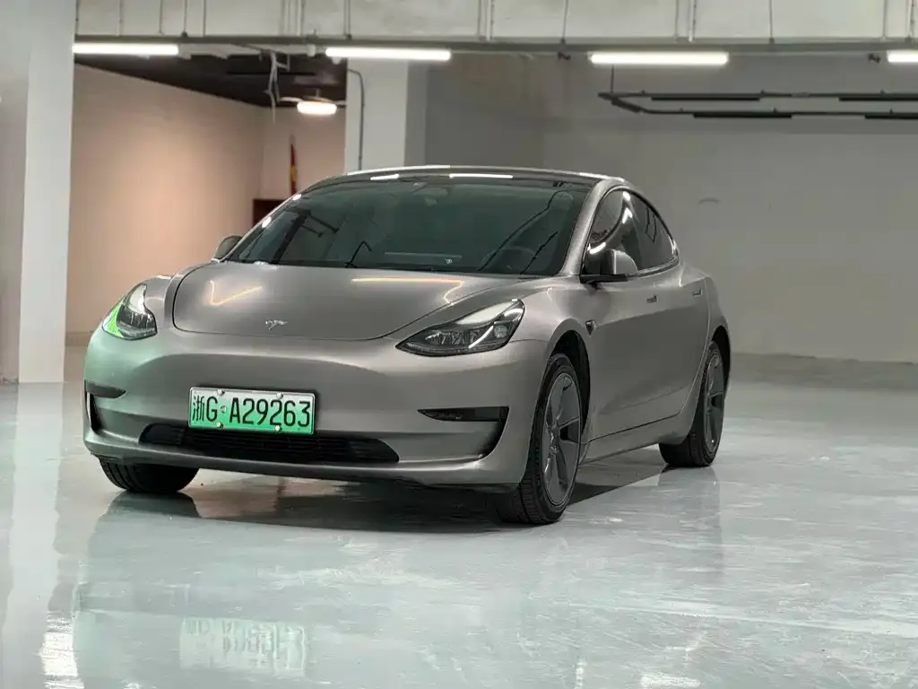 Tesla Model 3 — фото 1