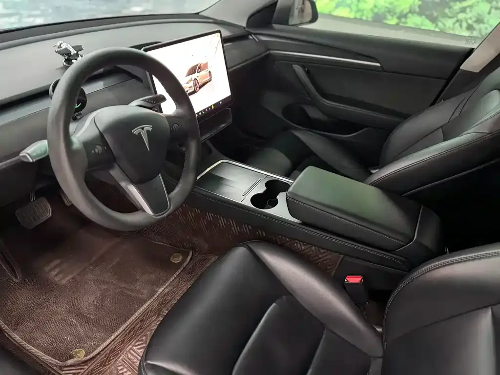 Tesla Model 3 — фото 10