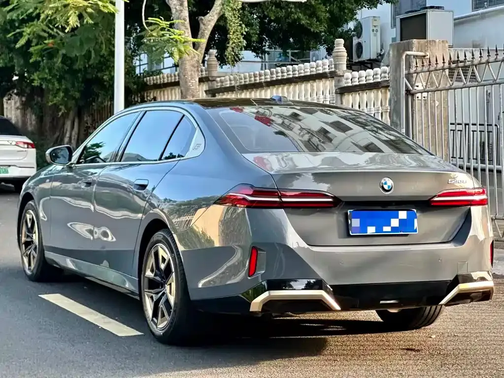 BMW 5 Series — фото 5