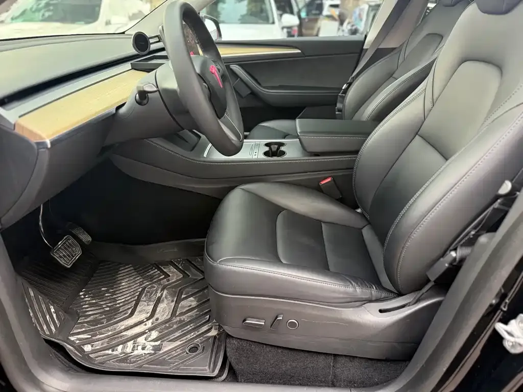 Tesla Model Y — фото 3