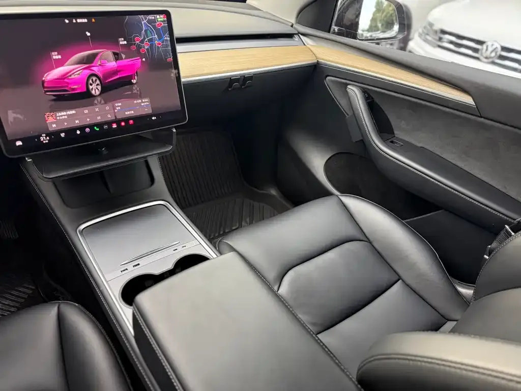 Tesla Model Y — фото 8