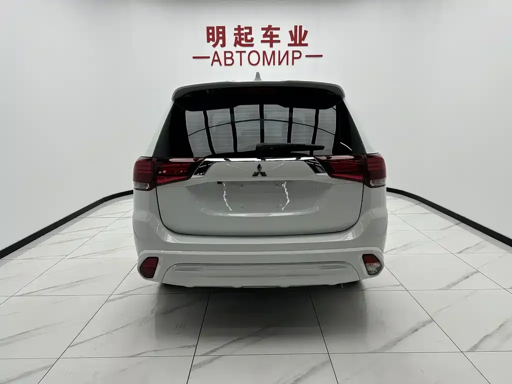 Mitsubishi Outlander — фото 4