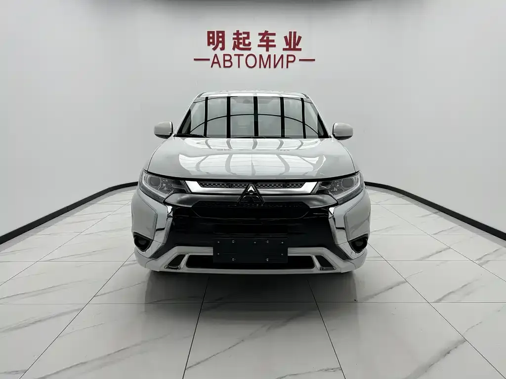 Mitsubishi Outlander — фото 3